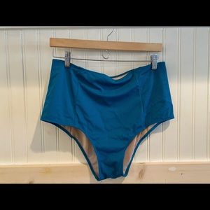 KORTNI JEANE Cut High Bottoms